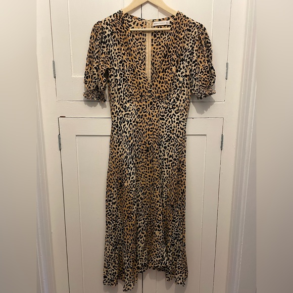 Faithfull the Brand Marie Louise midi dress in a leopard print. - Picture 2 of 9